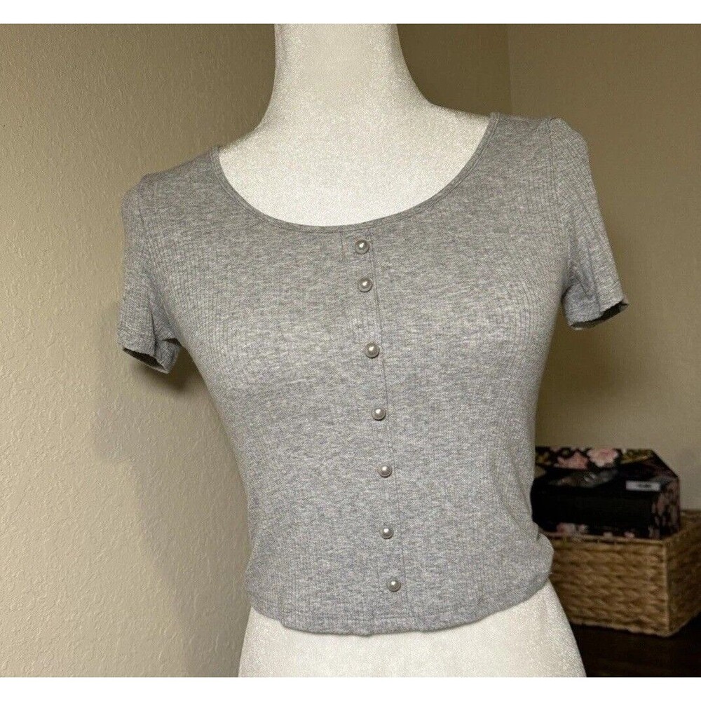 Popular 21 Gray Ribbed Crop Top Women’s Size Large Button Front Short Sleeve